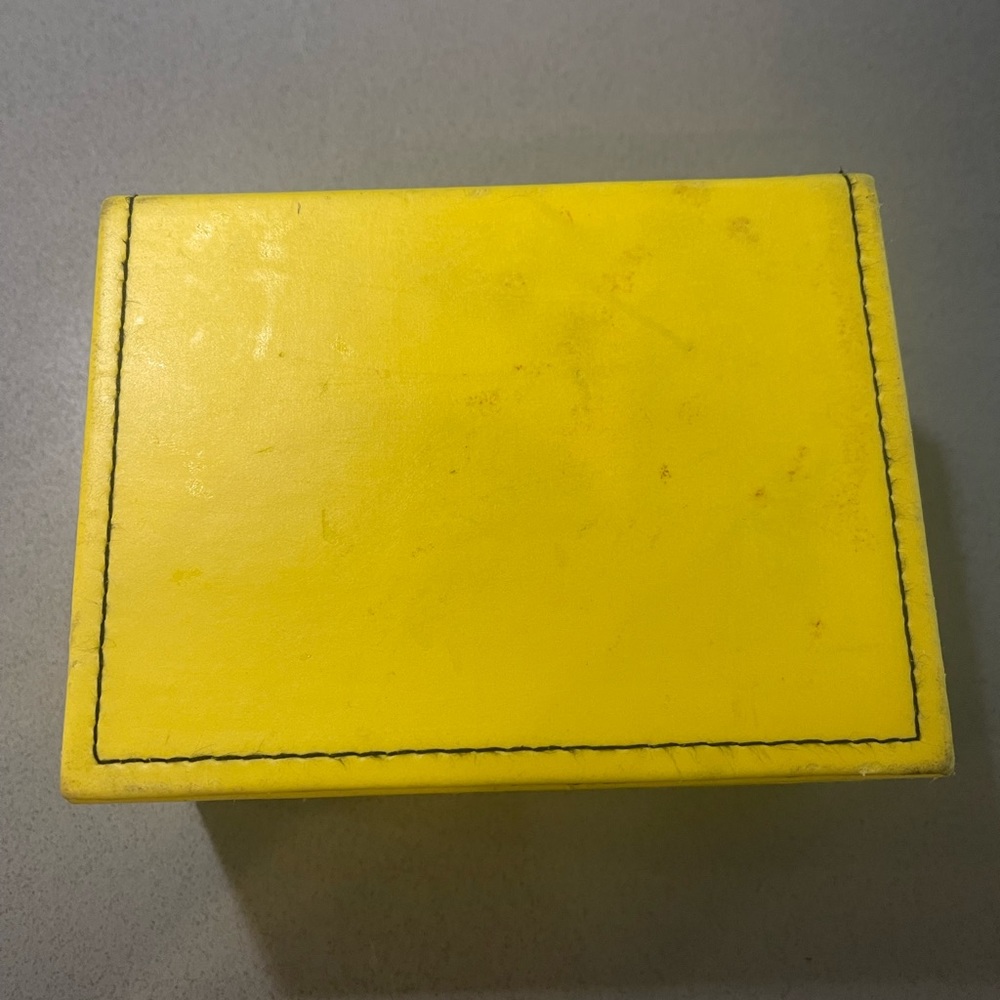 Empty box - Picture 3 of 7